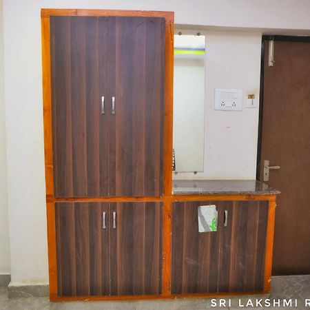 Sri Lakshmi Residency Hotel Тирупати Екстериор снимка