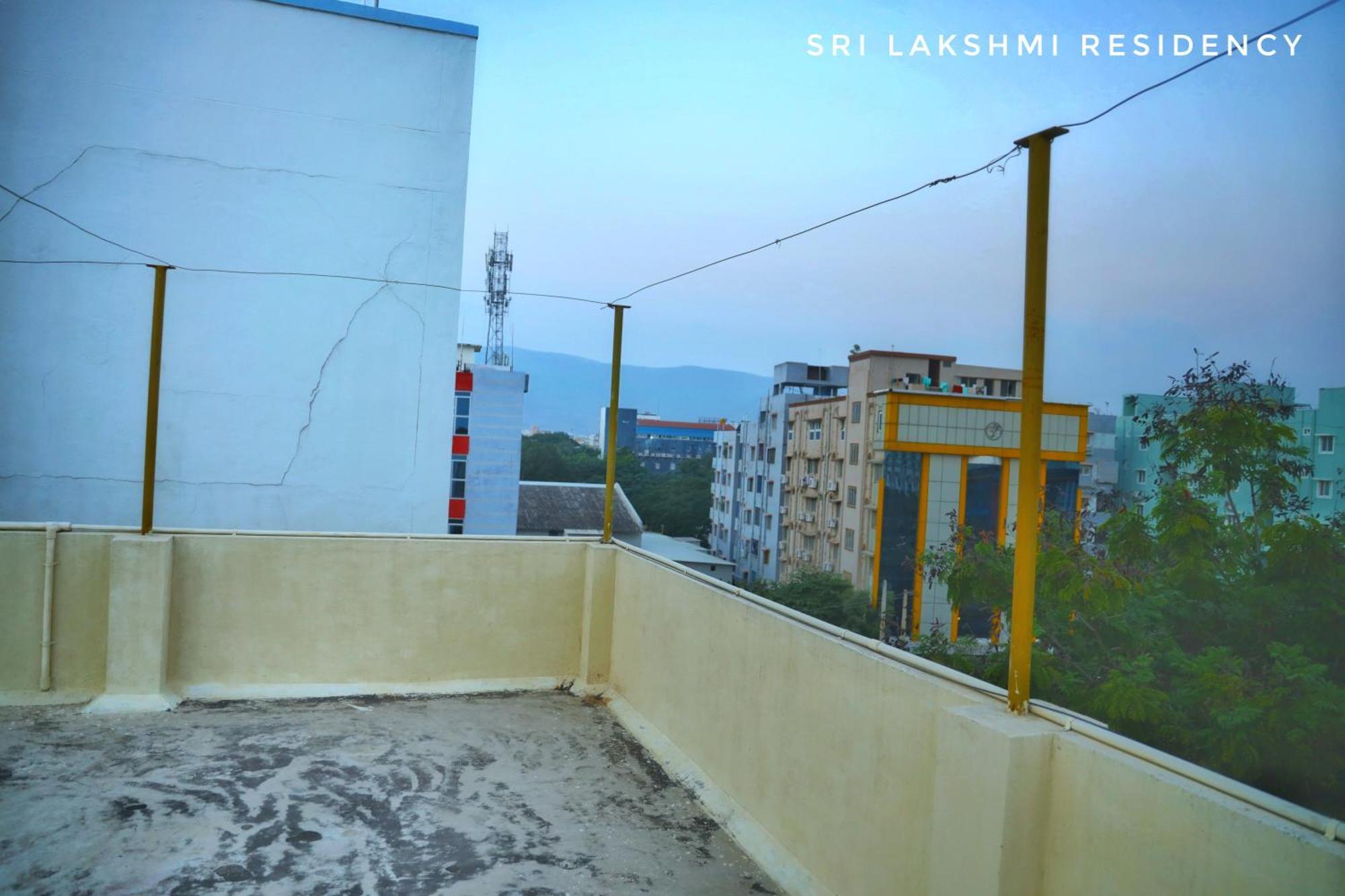 Sri Lakshmi Residency Hotel Тирупати Екстериор снимка