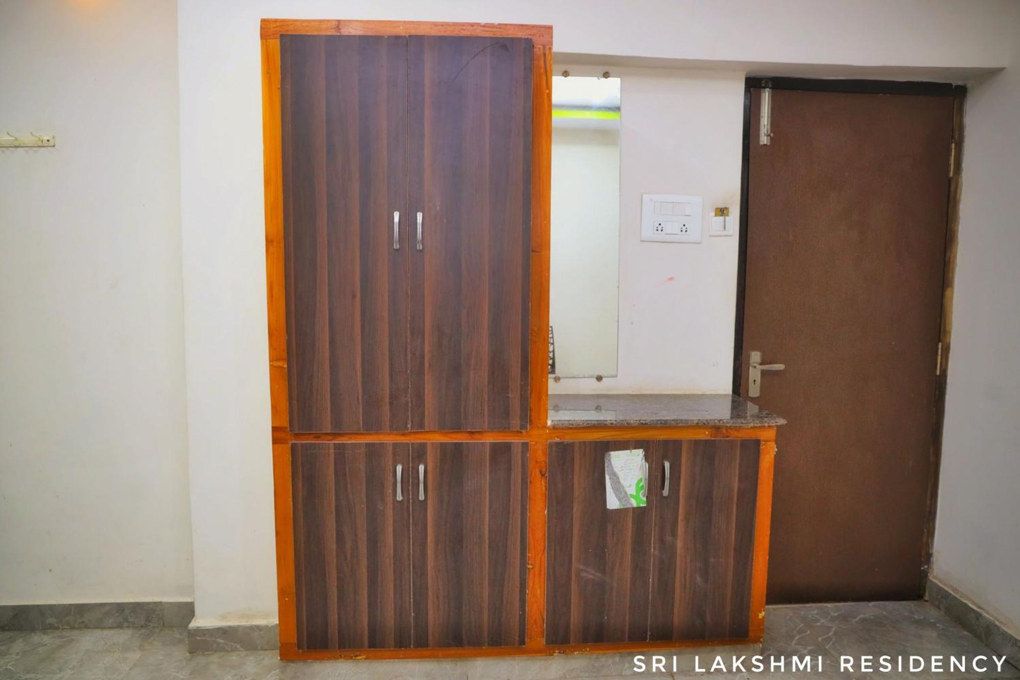Sri Lakshmi Residency Hotel Тирупати Екстериор снимка