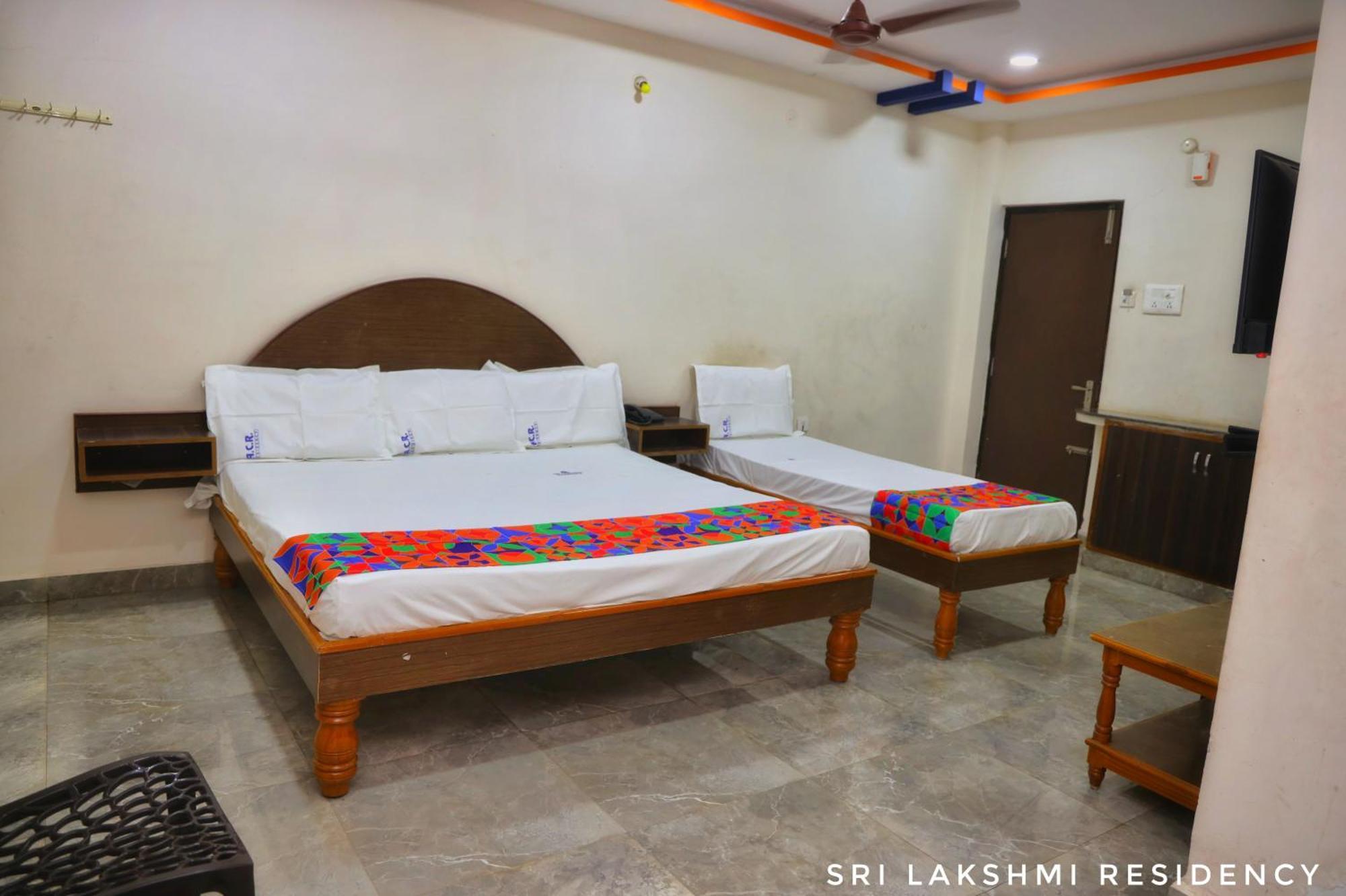 Sri Lakshmi Residency Hotel Тирупати Екстериор снимка